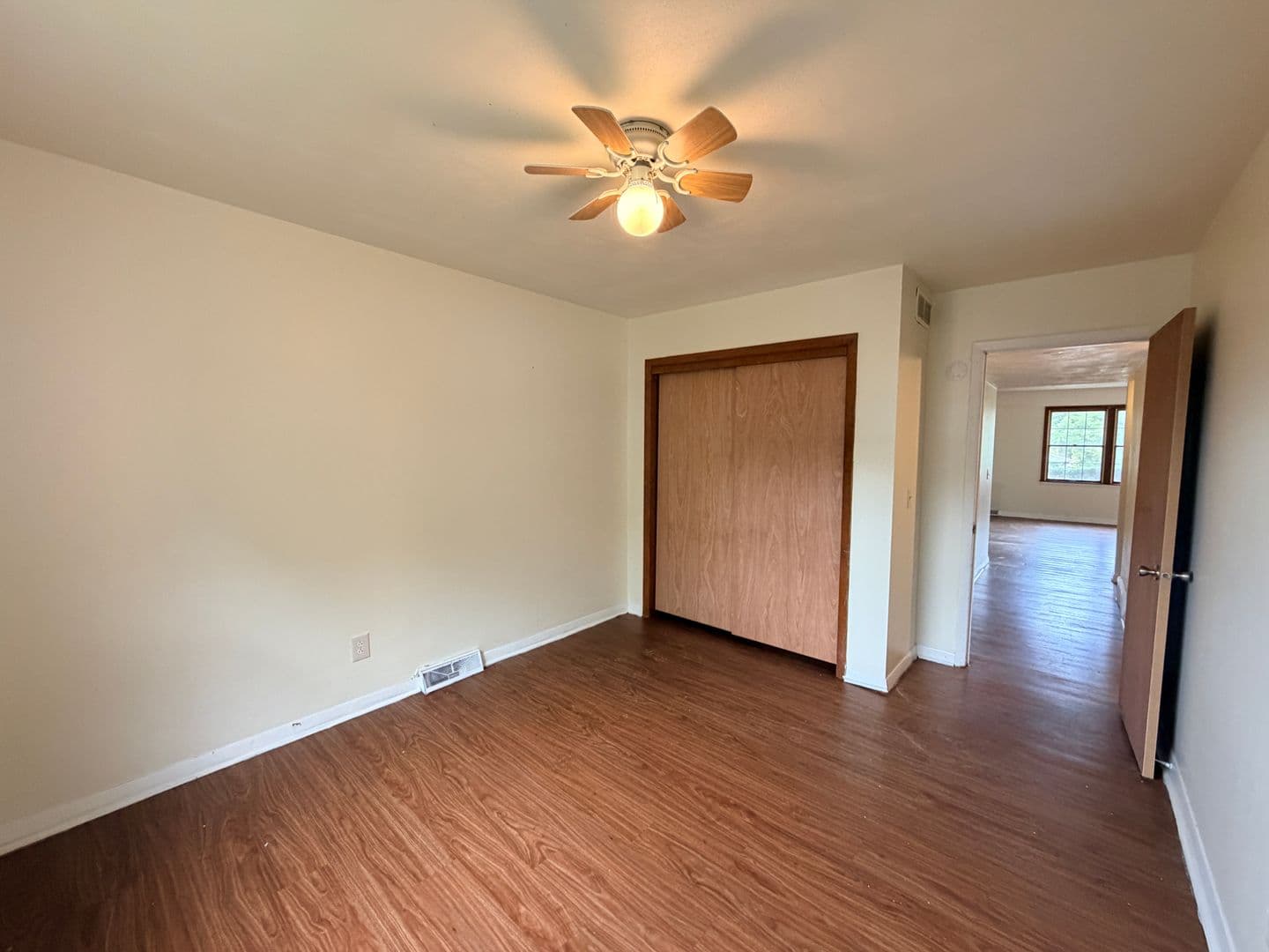 Rock Island Apartment: 1450 18th Ave