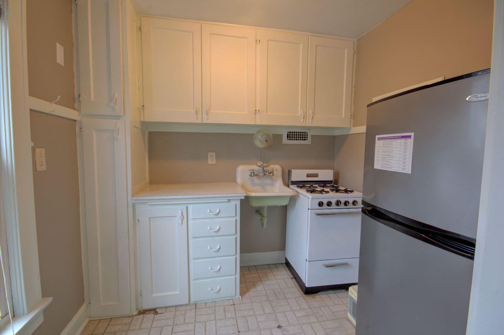 Moline Apartment: 1135 11th Ave