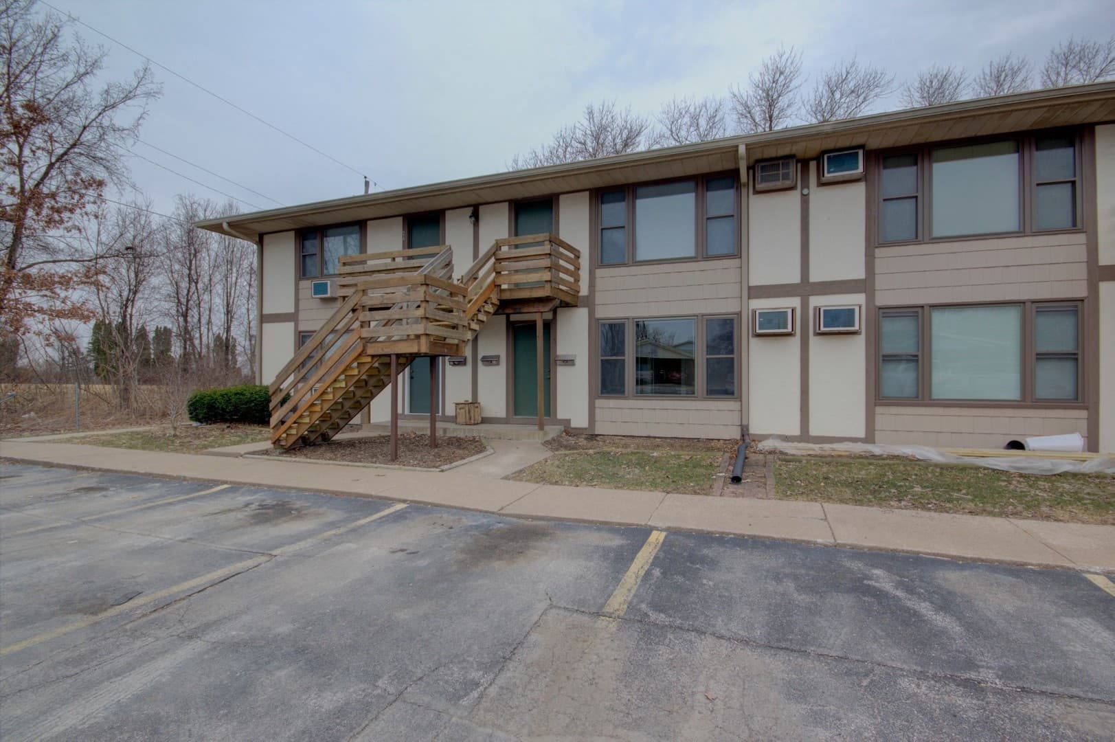 Moline Apartment: 3520 60th St