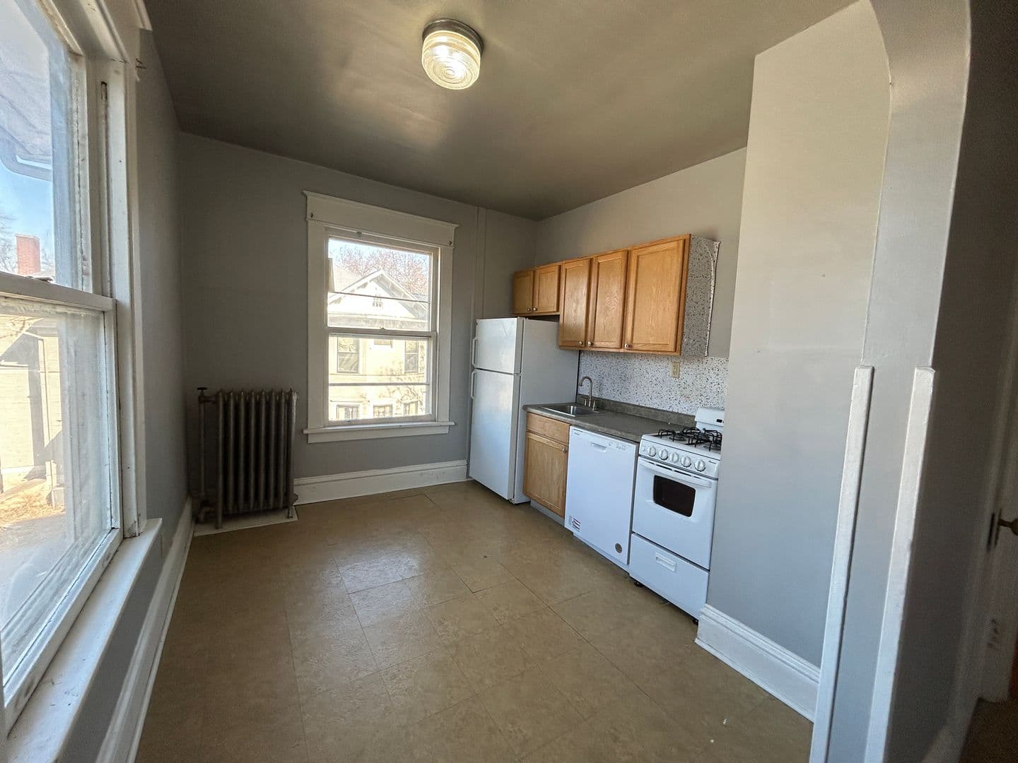 Rock Island Apartment: 914 23rd Street