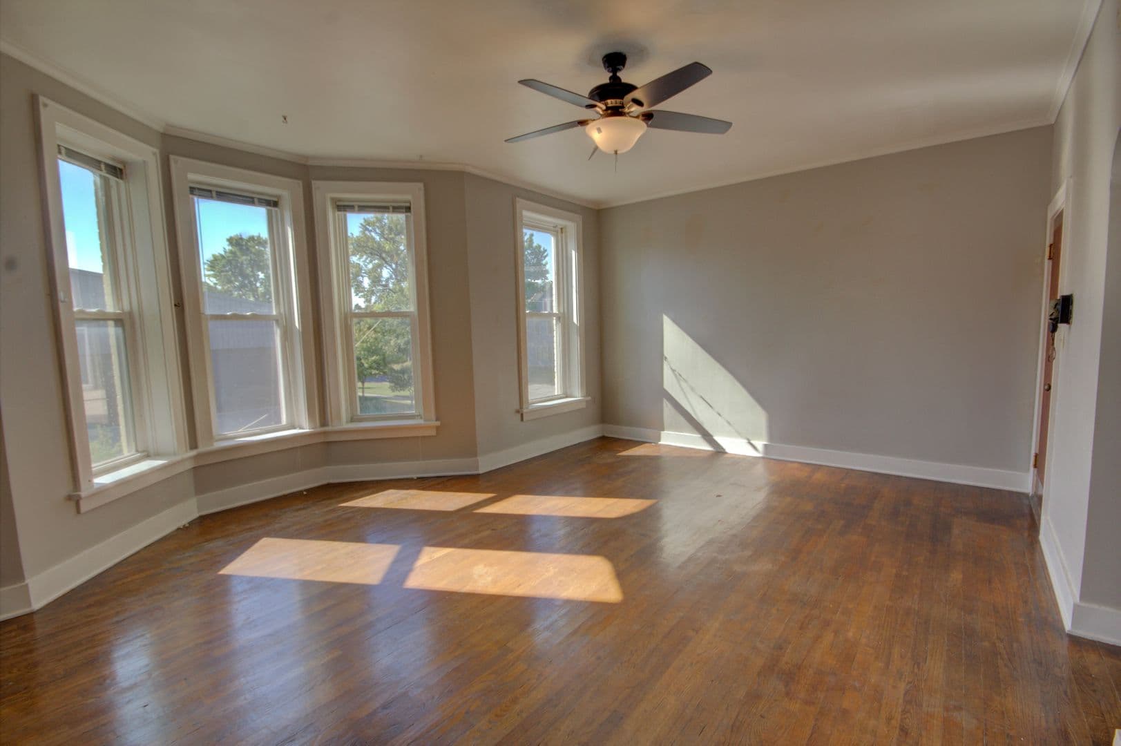 Rock Island Apartment: 1301-1305 2nd Ave