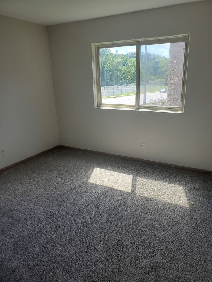 Moline Apartment: 4711 12th Ave