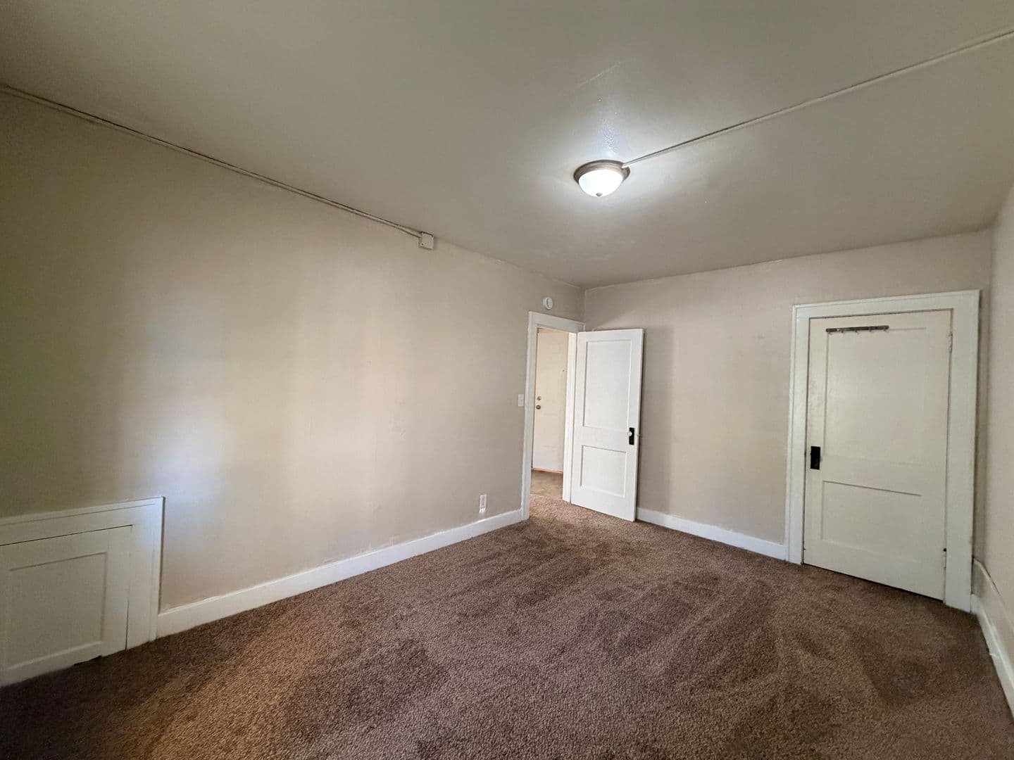 Rock Island Apartment: 2930 5th Ave