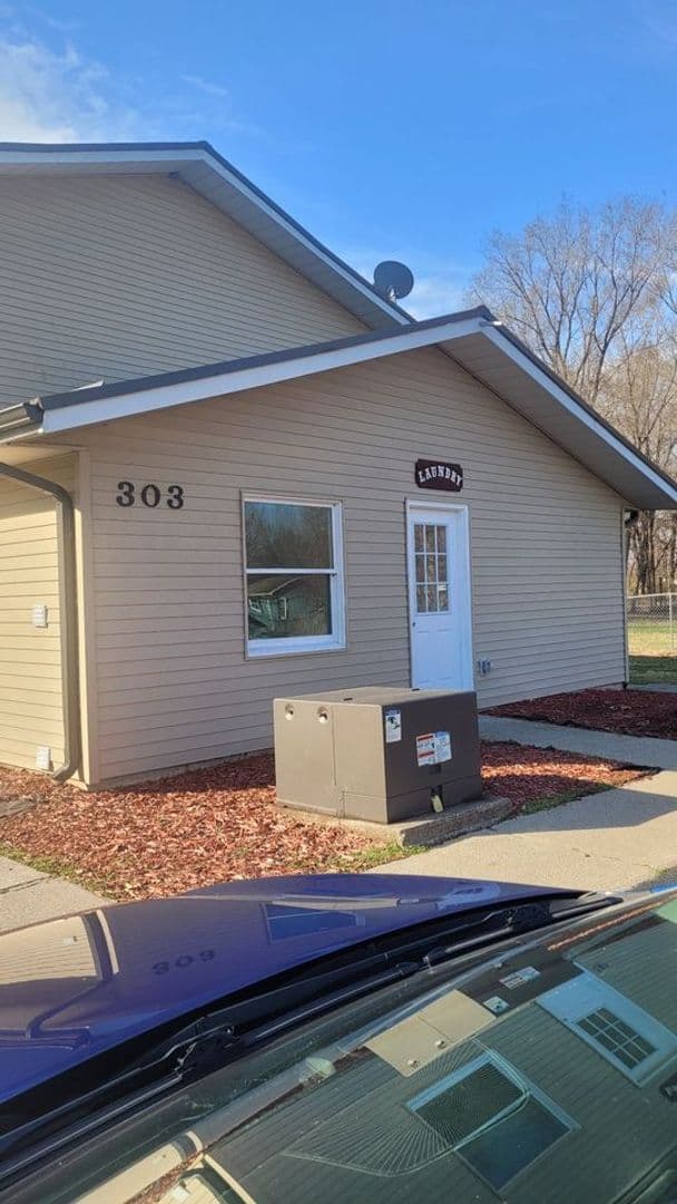 Hillsdale Apartment: 306 Larson Ct