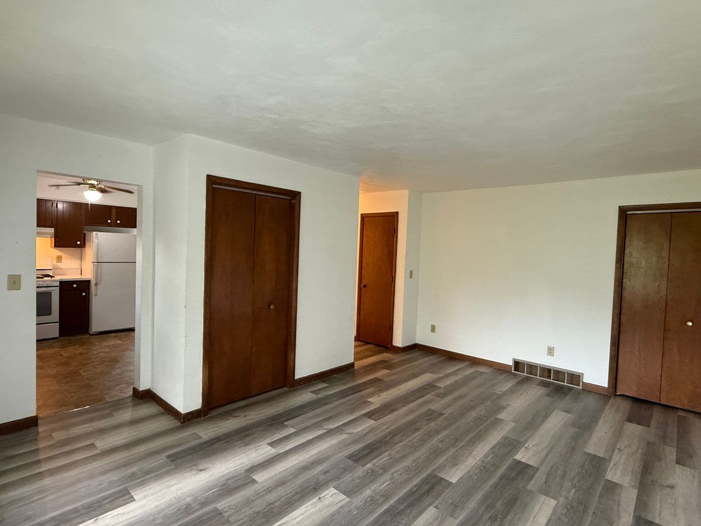 Milan Apartment: 2702 117th Ave W