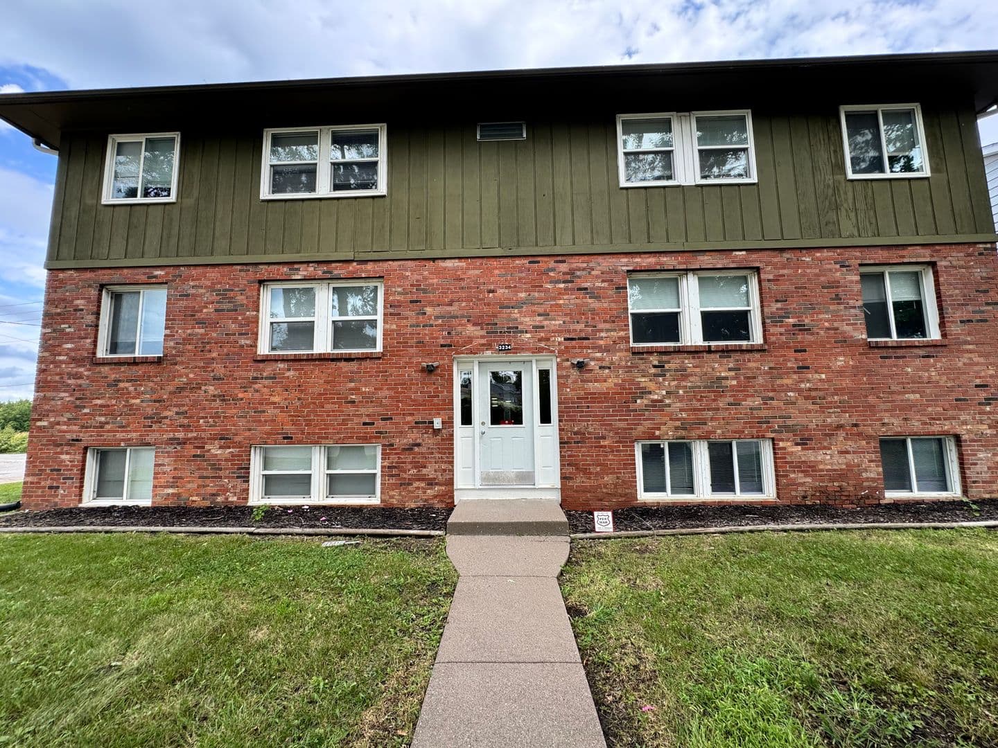 Davenport Apartment: 3234 Heatherton Drive