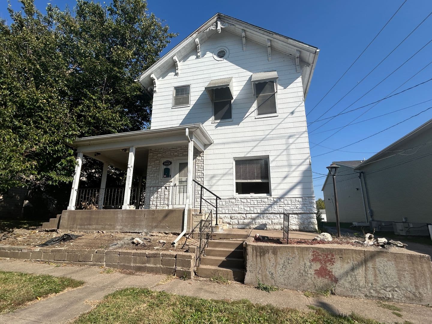 Davenport House: 1415 Pershing Ave