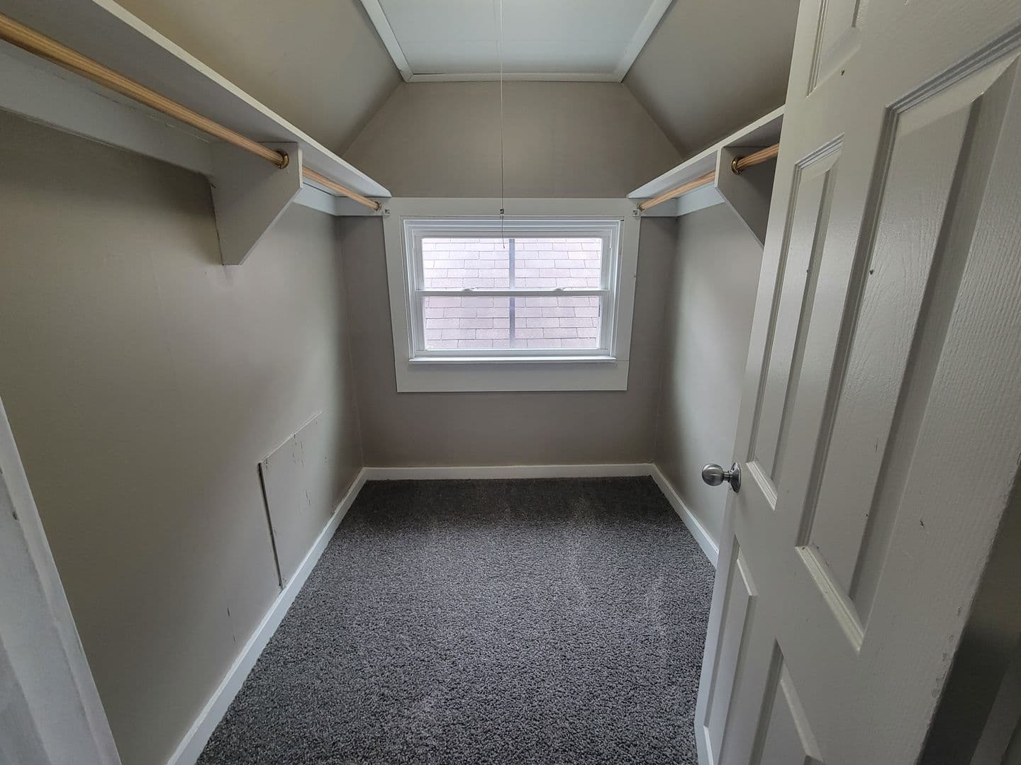 Rock Island Apartment: 605 41st Street