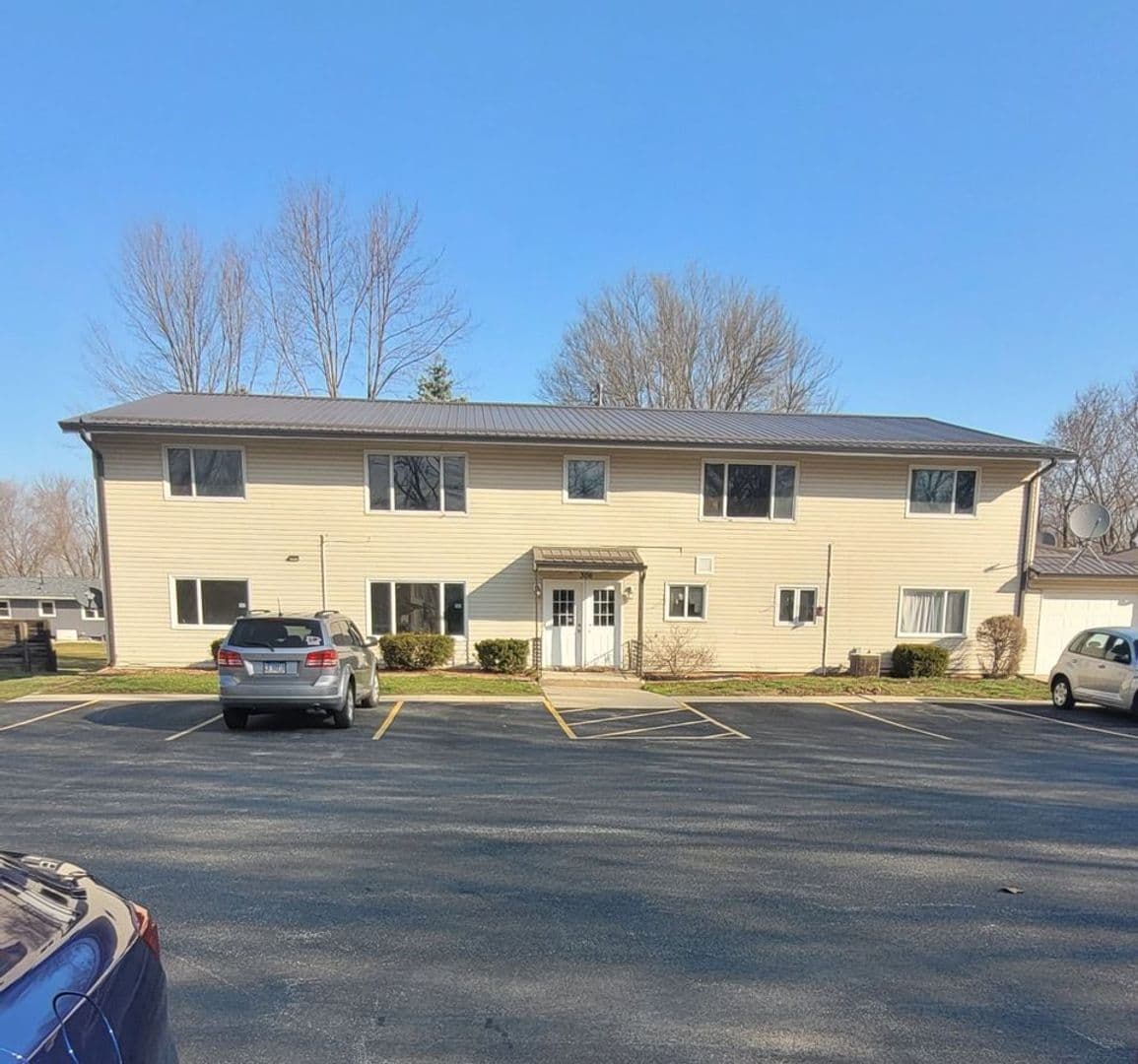 Hillsdale Apartment: 306 Larson Ct