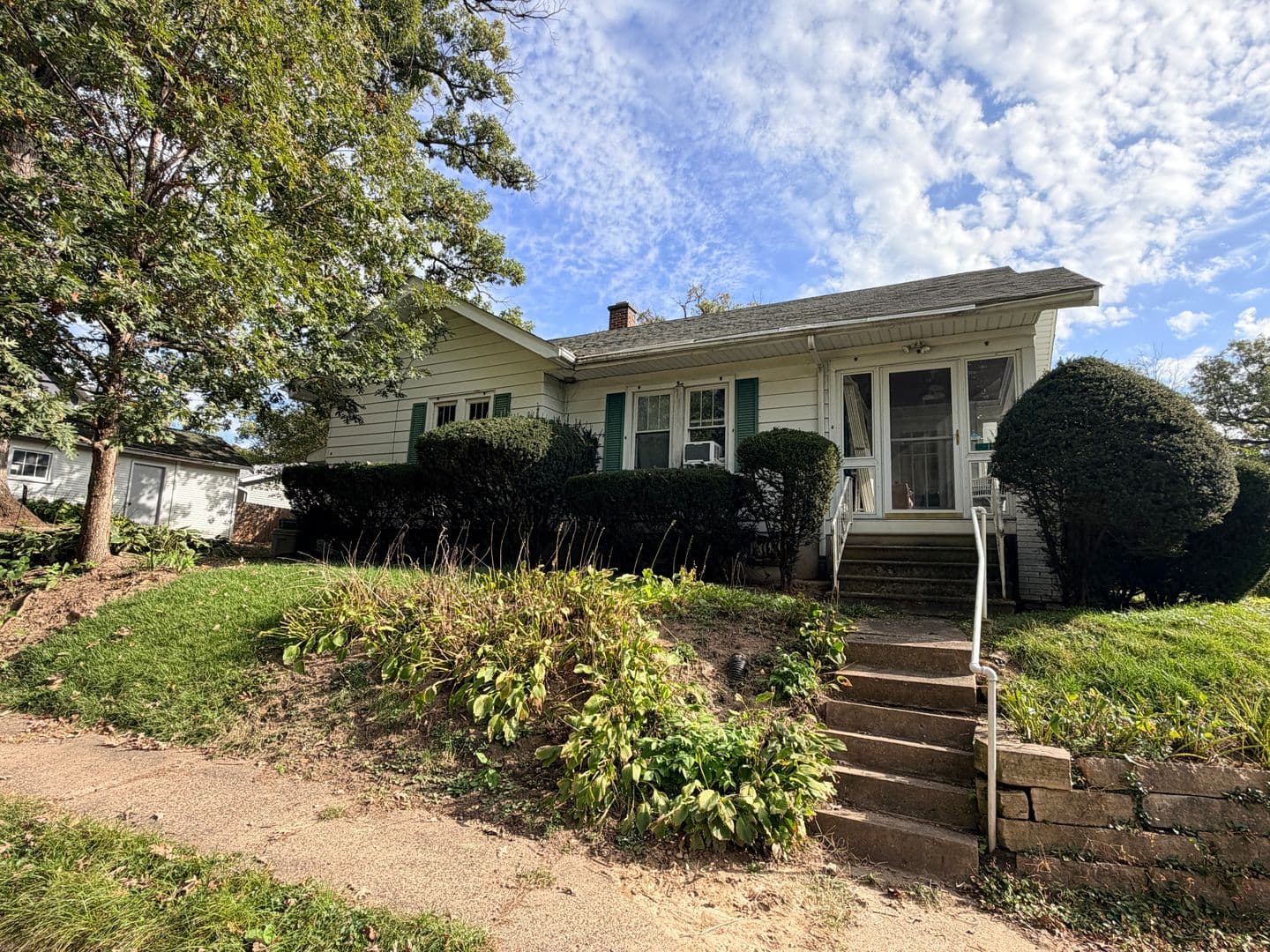 Moline House: 1565 34th Ave