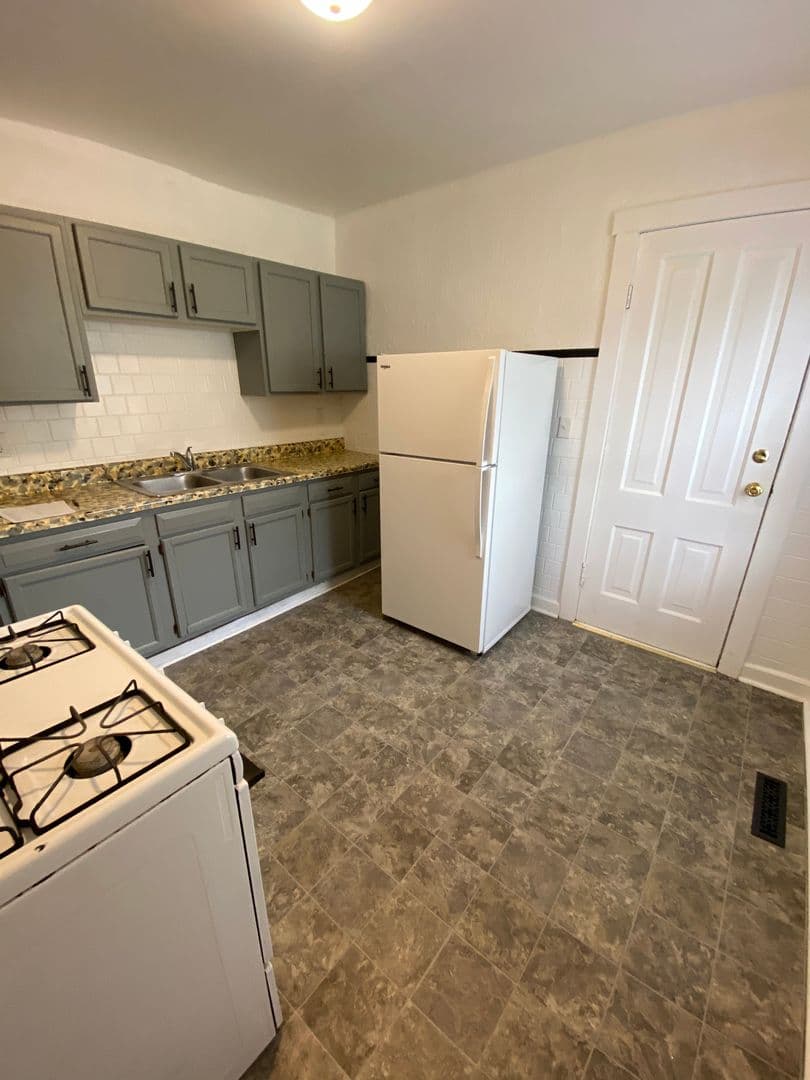 Moline Apartment: 822 5th Avenue