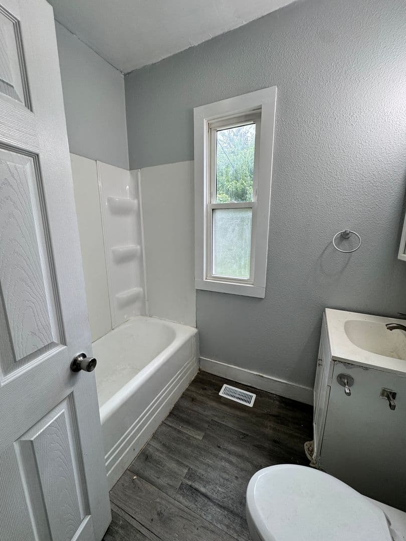 Rock Island House: 4515 8th Ave