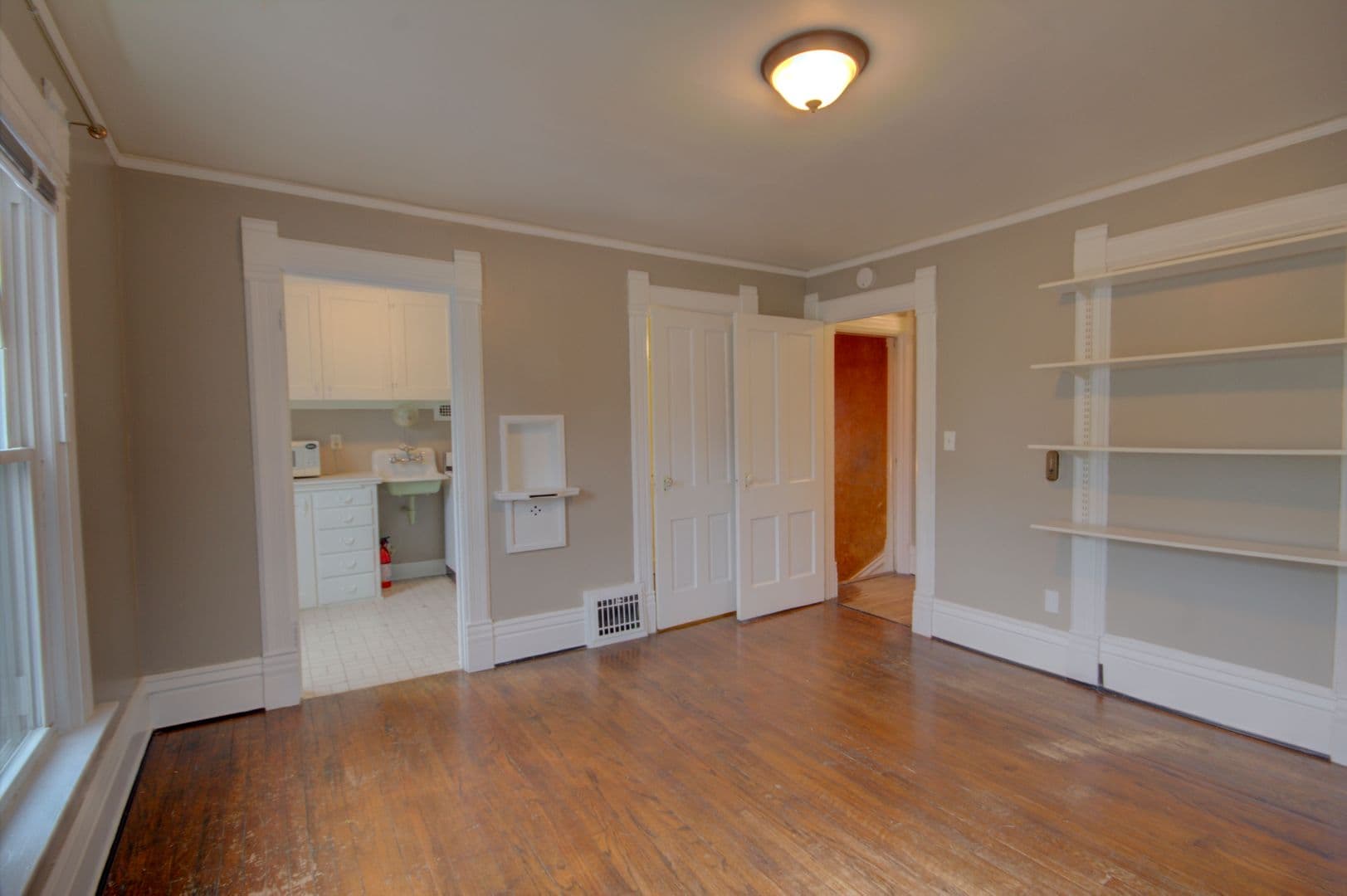 Moline Apartment: 1135 11th Ave