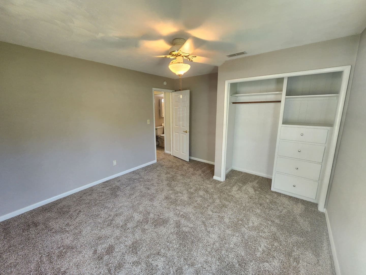 Davenport House: 108 E 37th St