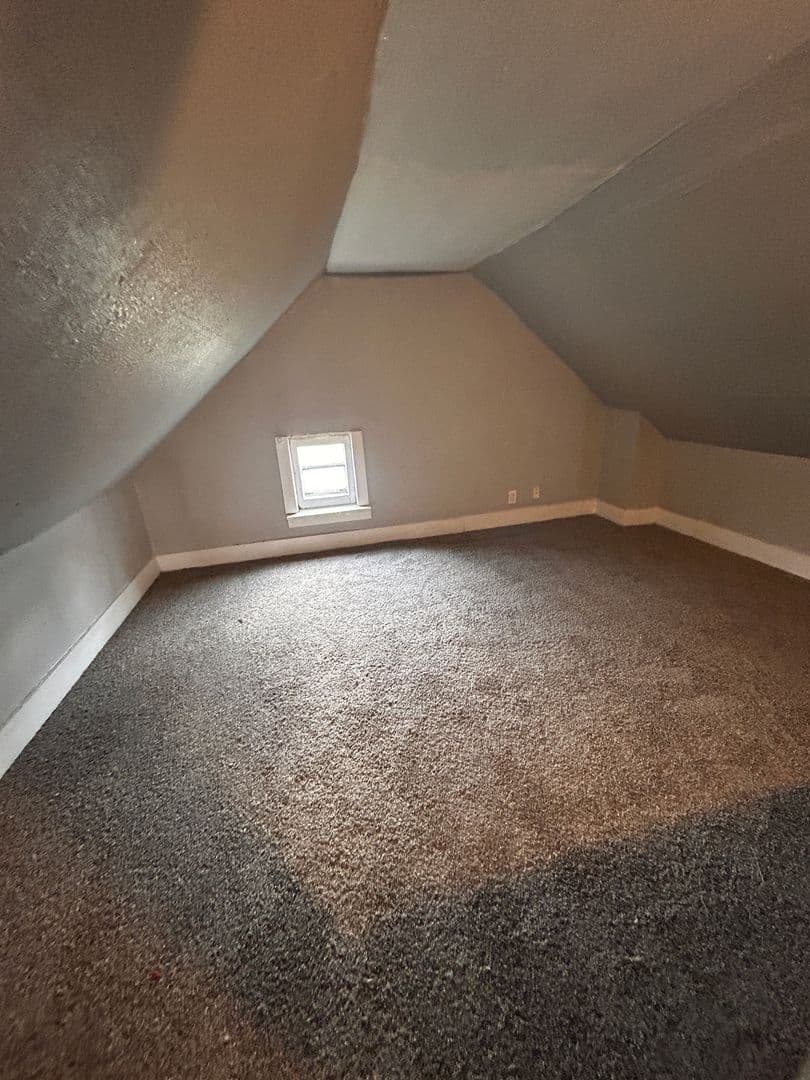 Davenport House: 1823 W 6th St