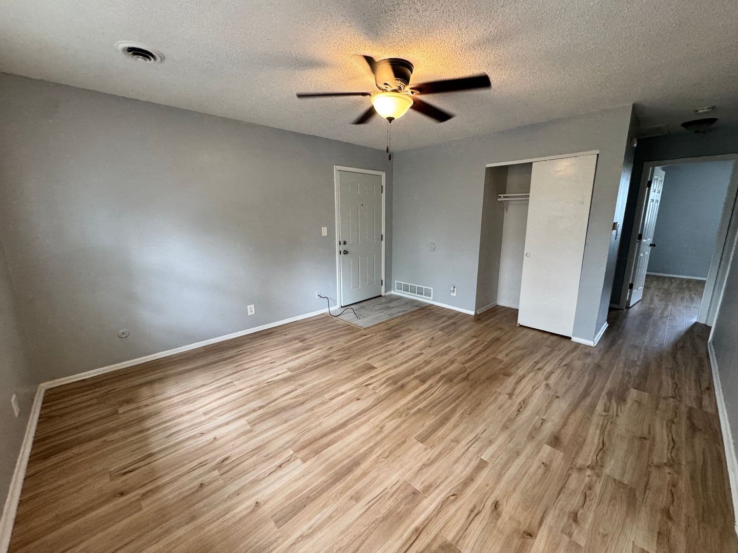 Davenport Apartment: 3234 Heatherton Drive