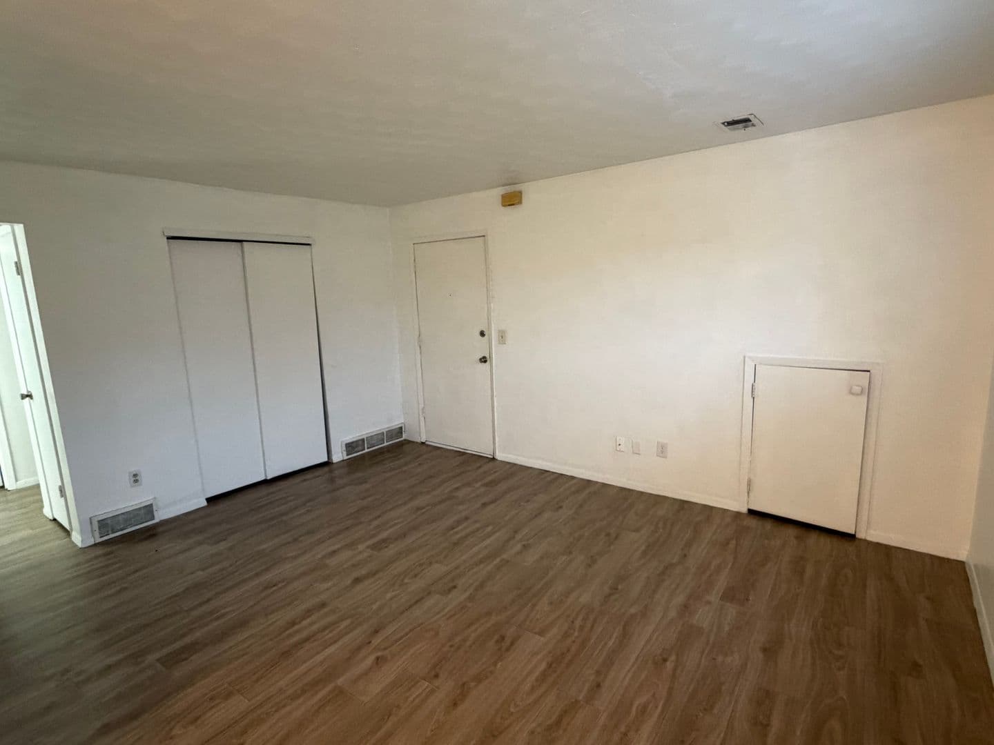 Davenport Apartment: 702 W 63rd Street