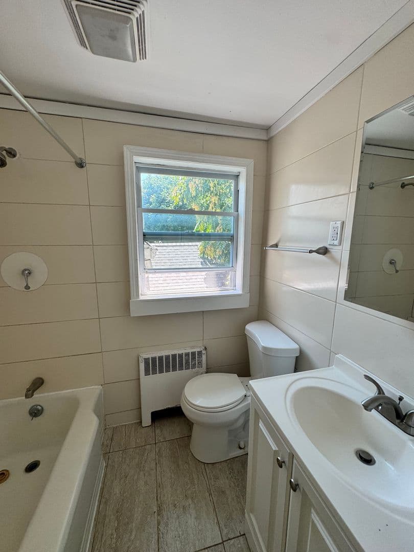 Moline Apartment: 1701 2nd St