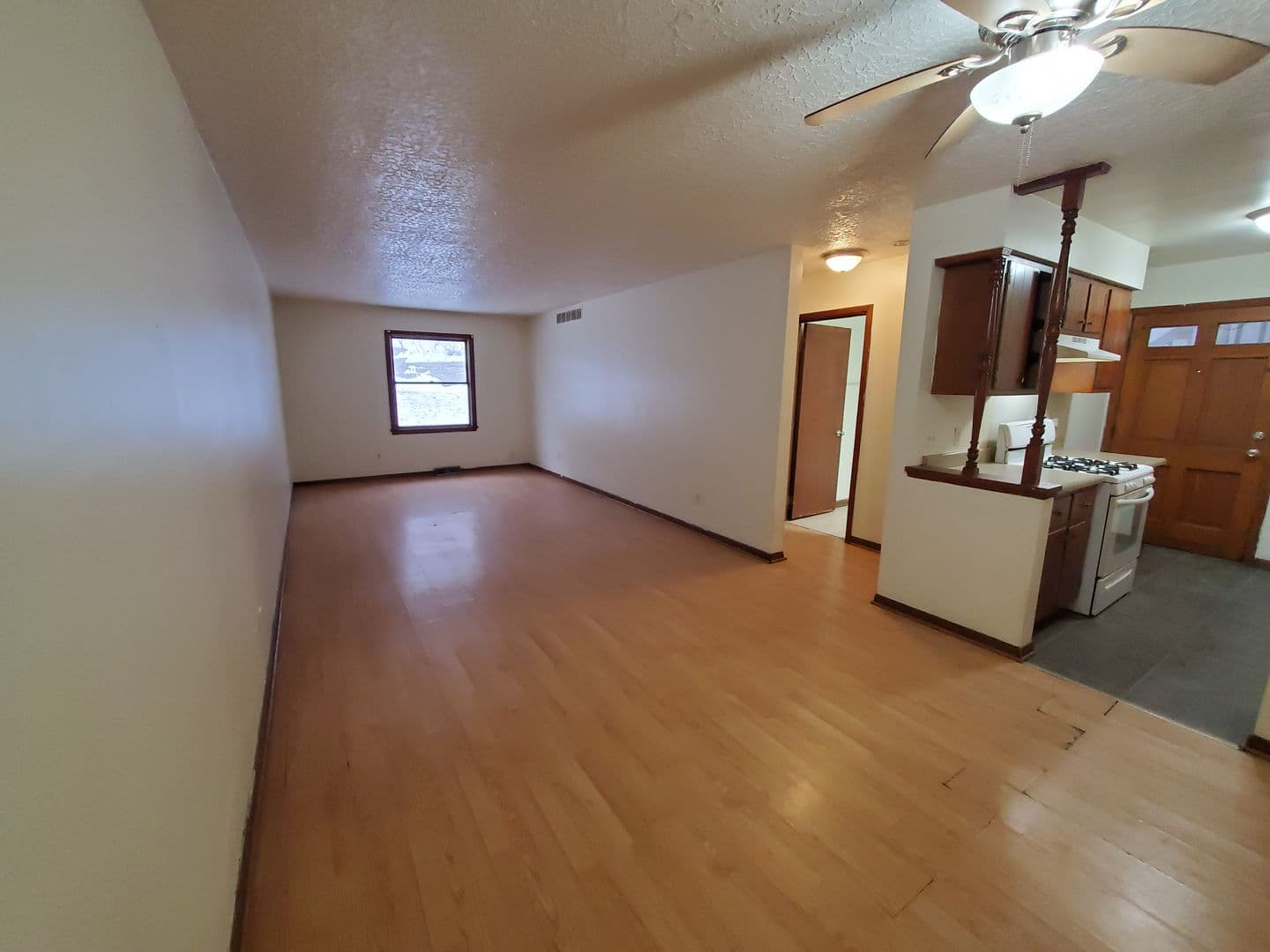 Rock Island Apartment: 1450 18th Ave