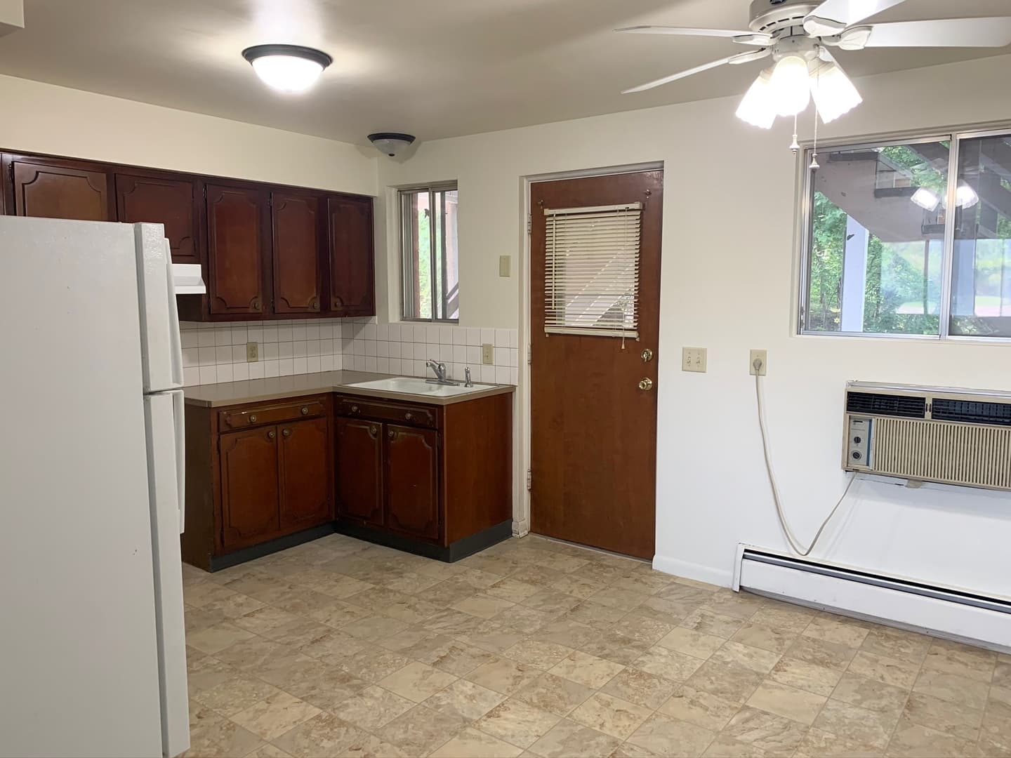 Moline Apartment: 1015 18th Street A