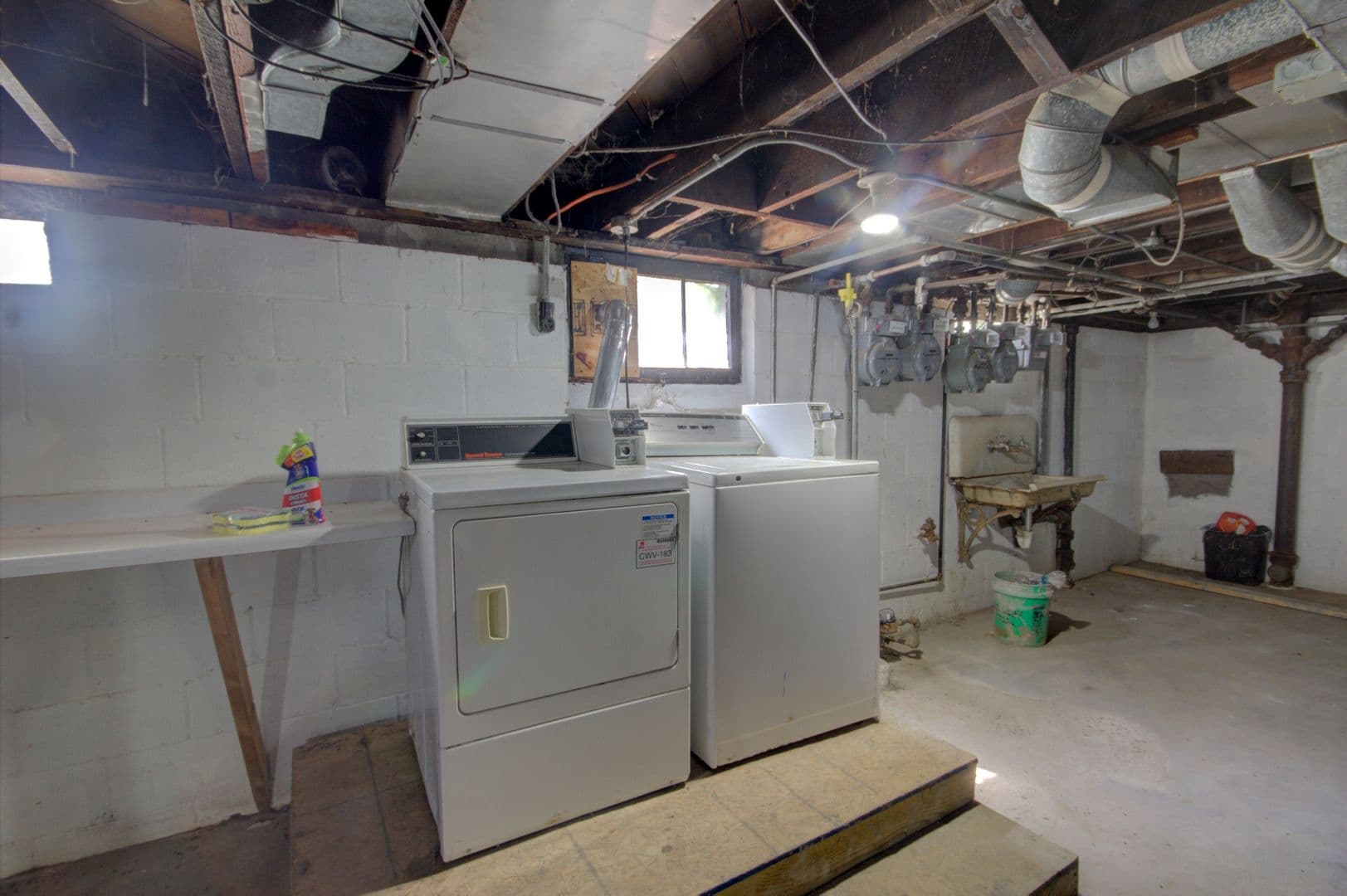 Bettendorf Apartment: 610 15th St