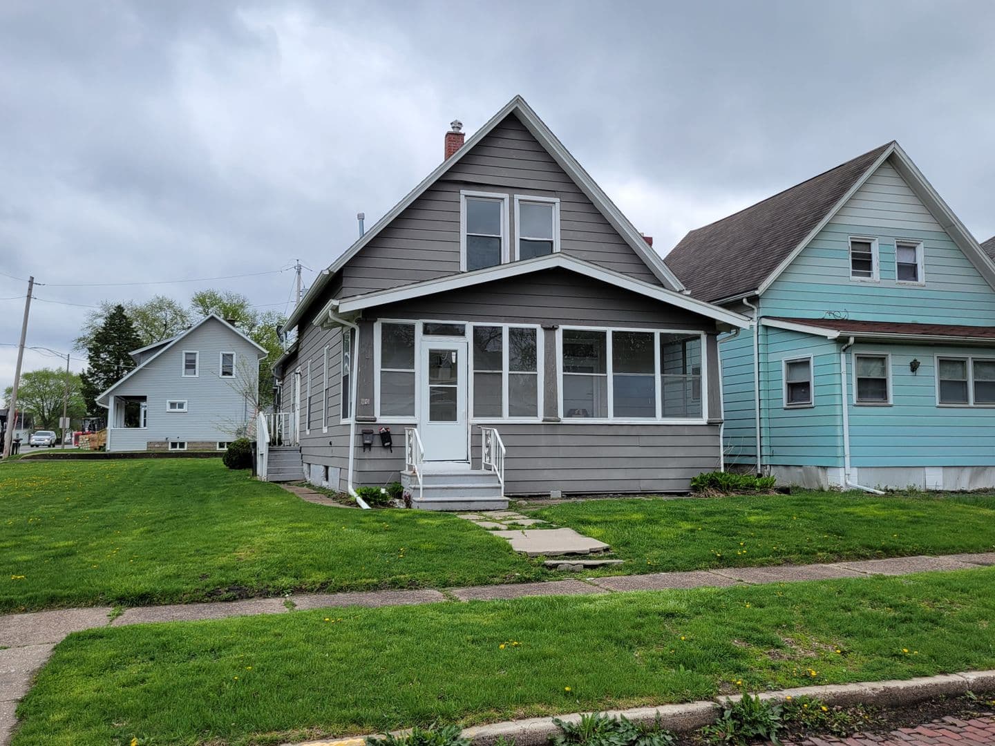 Rock Island Apartment: 605 41st Street