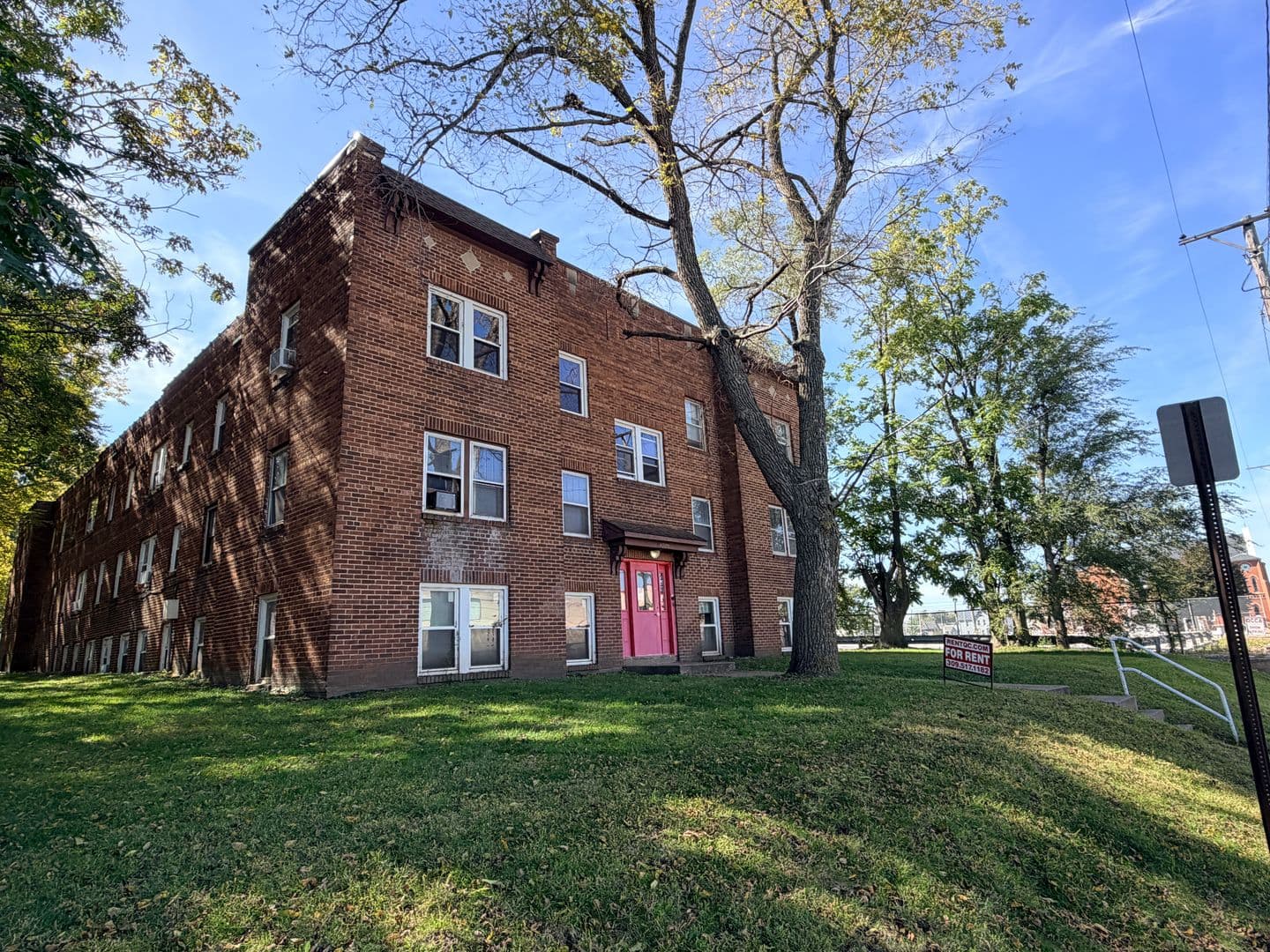 Rock Island Apartment: 2930 5th Ave