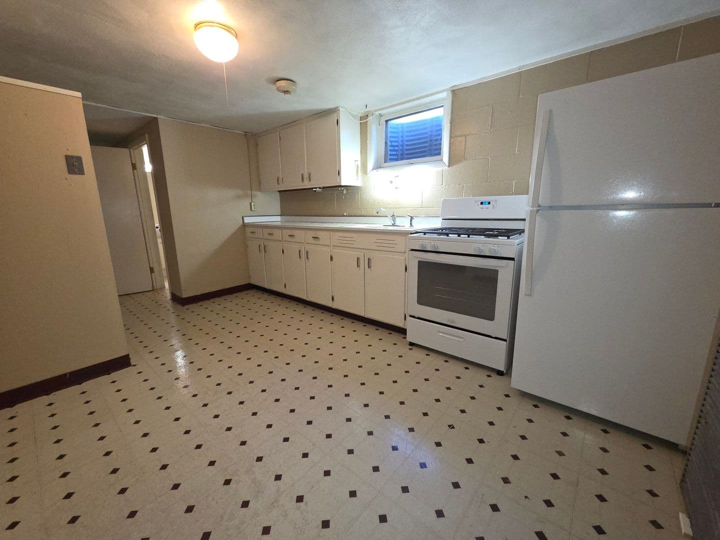 Moline Apartment: 1705 11th Ave