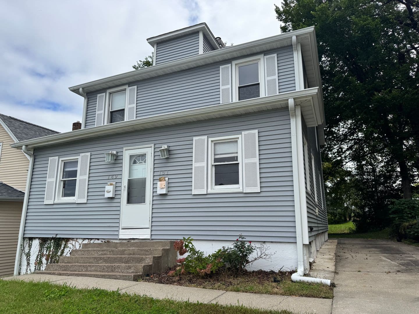 Silvis Apartment: 149 6th Street