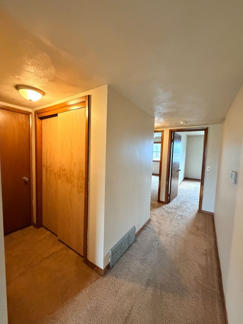 Rock Island Apartment: 1450 18th Ave