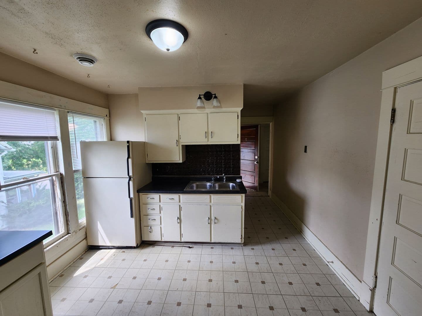 Moline Apartment: 1546 12th Ave
