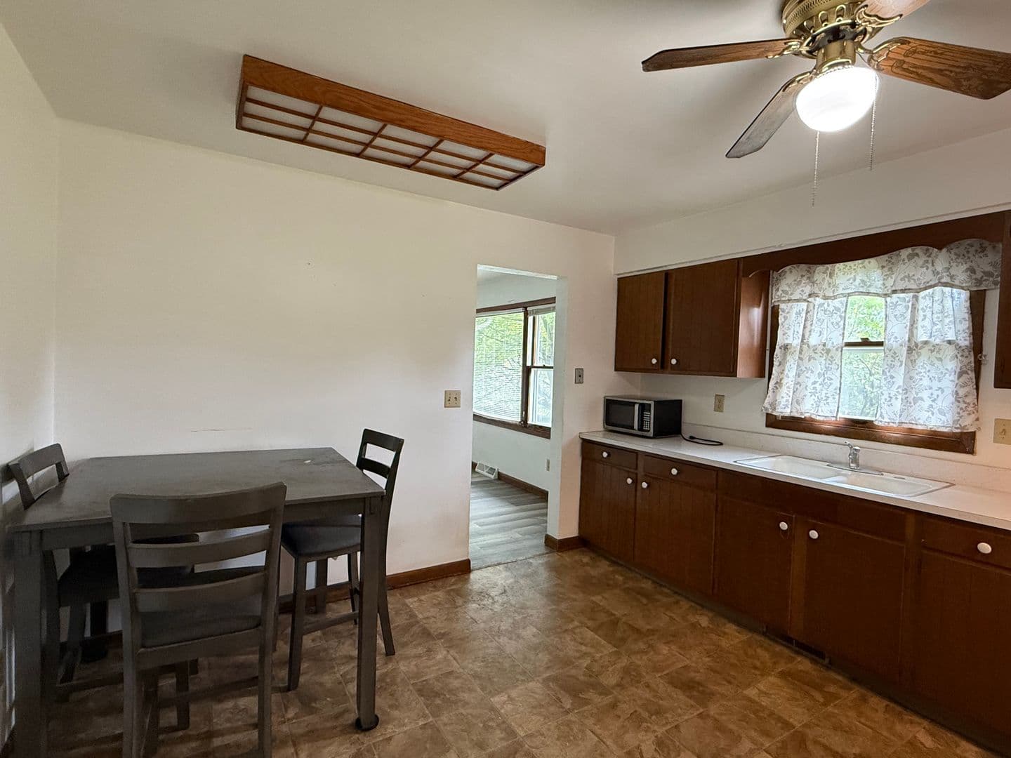 Milan Apartment: 2702 117th Ave W