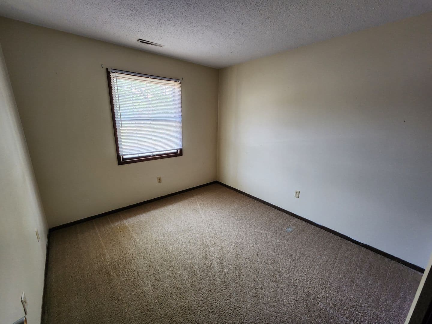 Rock Island Apartment: 9020 13th St W