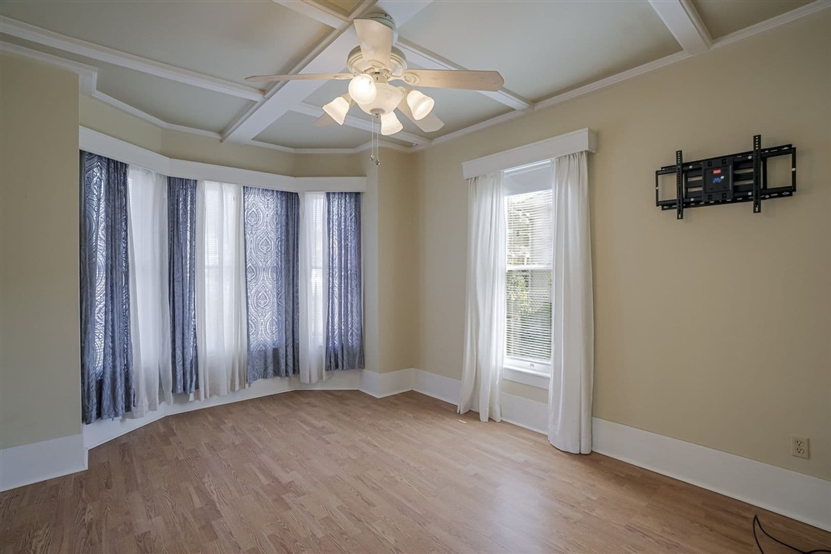 Prescott House: 312 N Pleasant Street