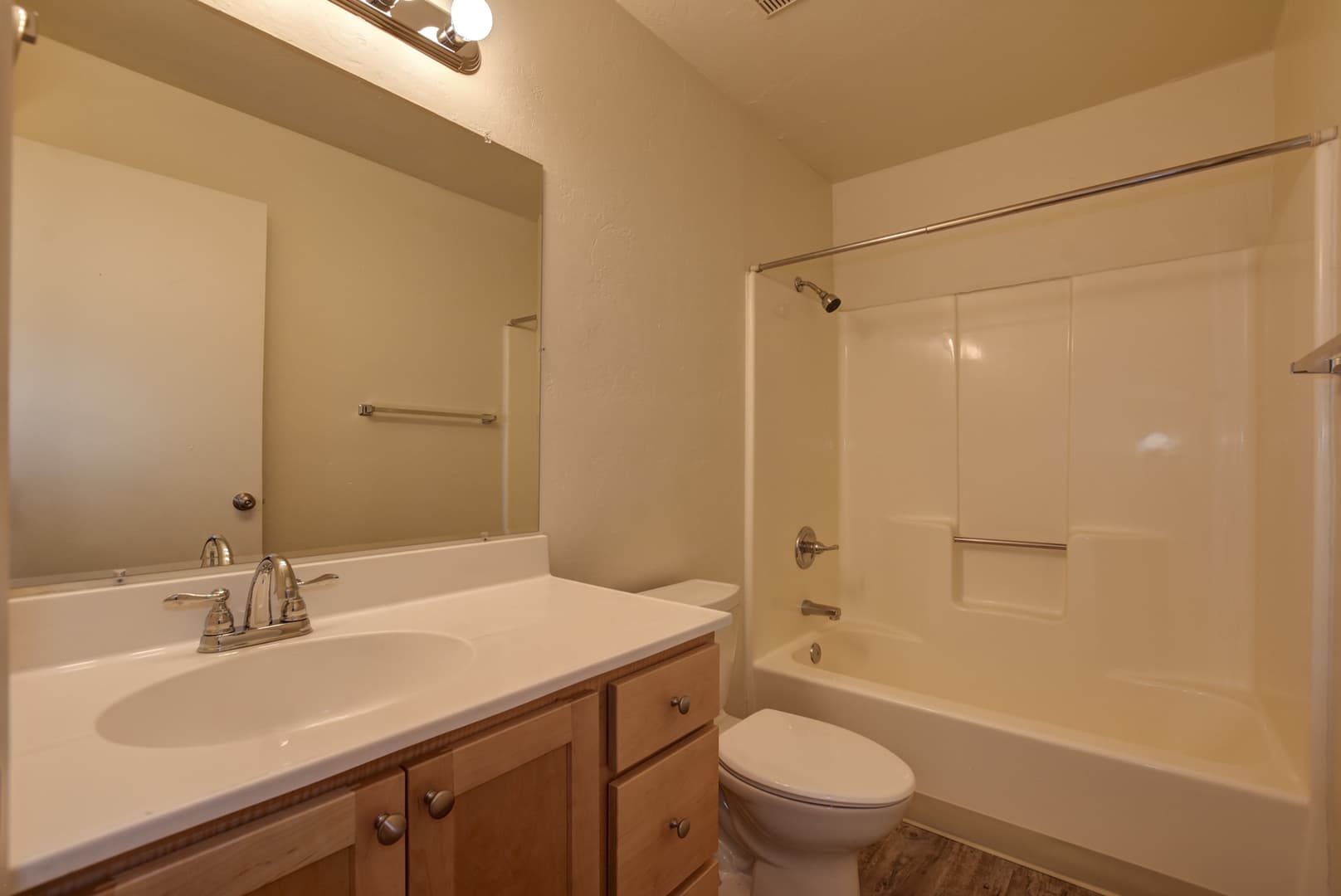 Prescott Apartment: 601 E. Willis St