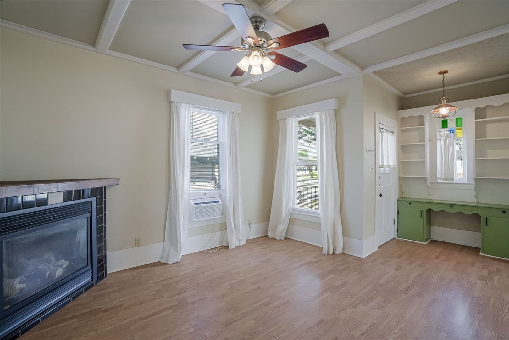 Prescott House: 312 N Pleasant Street