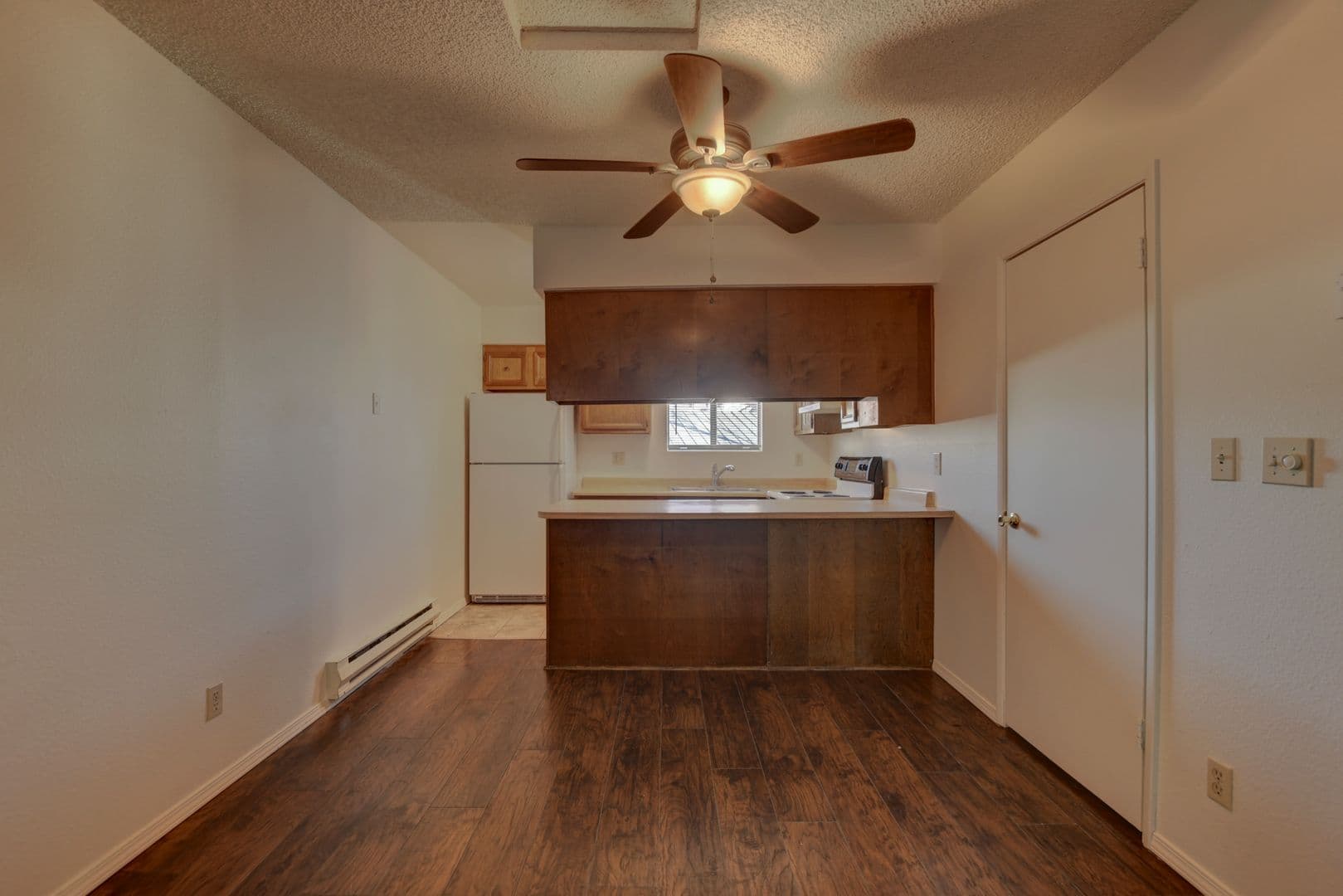 Prescott Apartment: 638 2nd Street