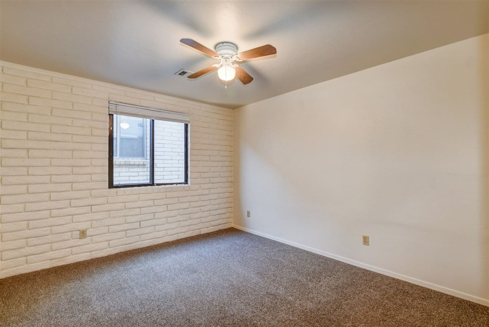 Prescott Apartment: 564 1st Street