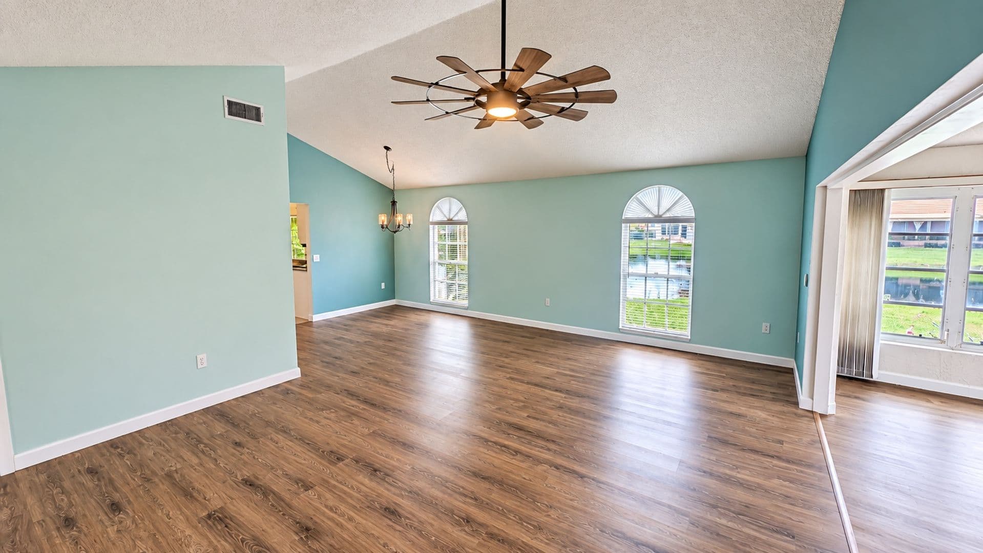 Bradenton House: 3520 57th Ave. Cir. W., Unit 10