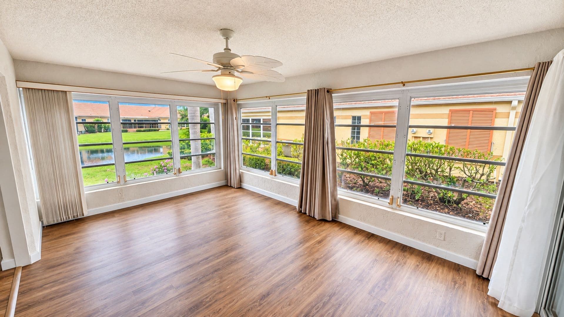 Bradenton House: 3520 57th Ave. Cir. W., Unit 10