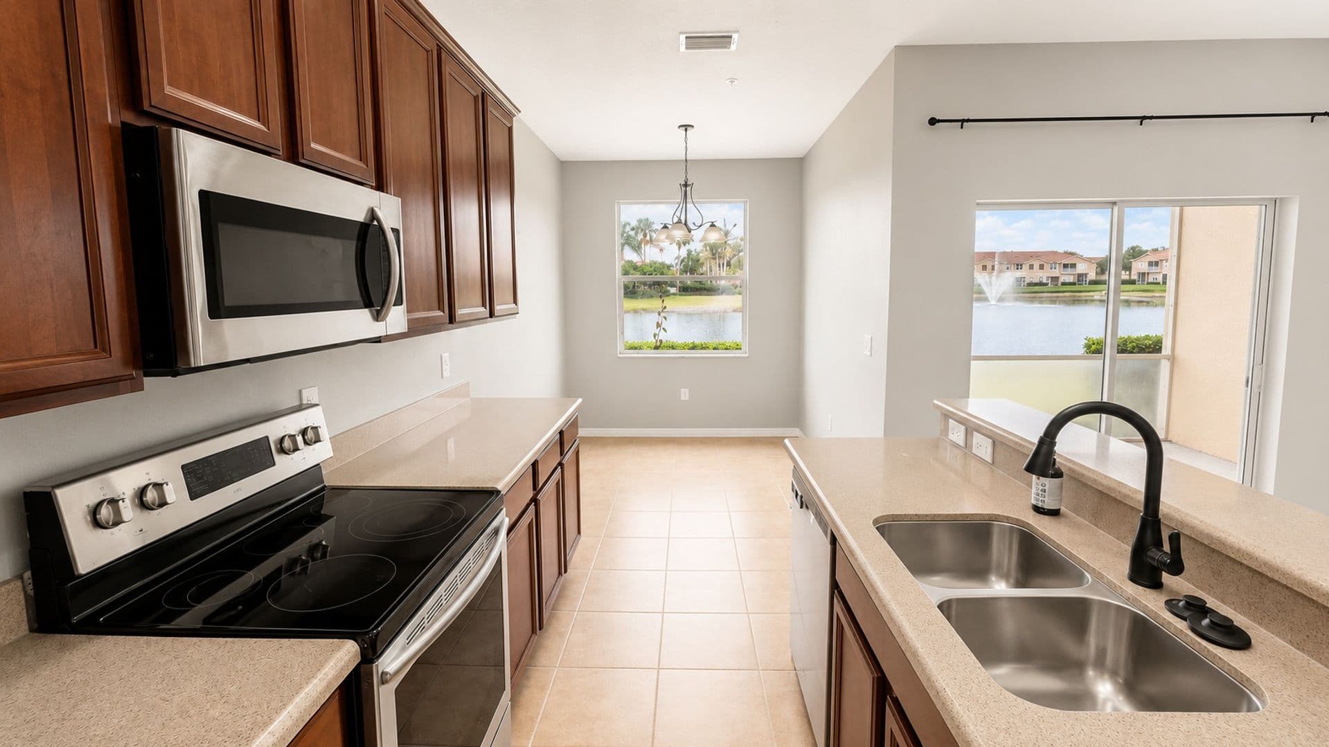 Sarasota House: 3696 Parkridge Cir #26-105