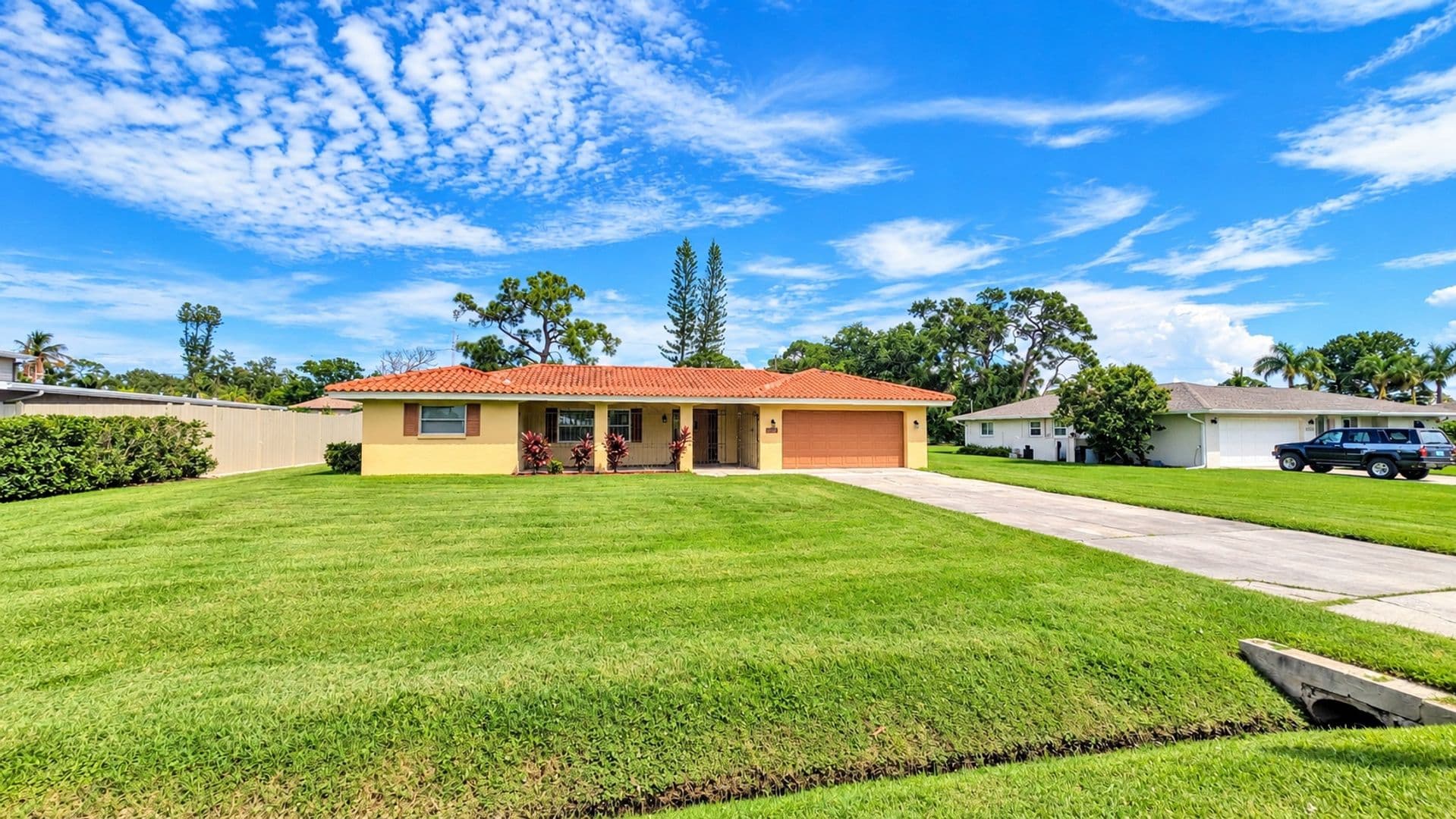 Sarasota House: 6219 Hollywood Blvd.