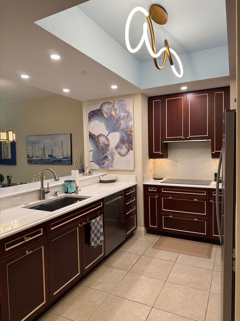 Sarasota House: 50 Central Ave. #16A