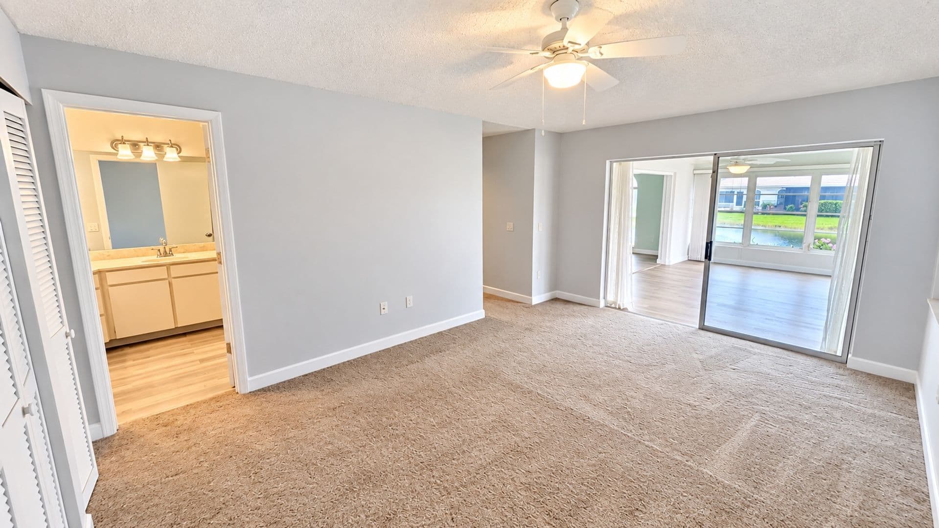 Bradenton House: 3520 57th Ave. Cir. W., Unit 10