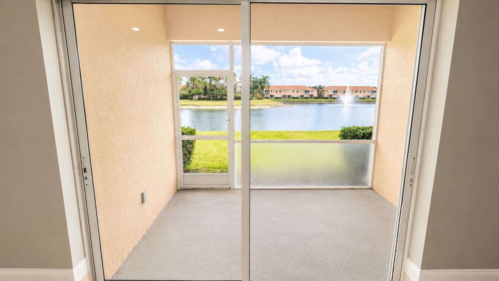 Sarasota House: 3696 Parkridge Cir #26-105