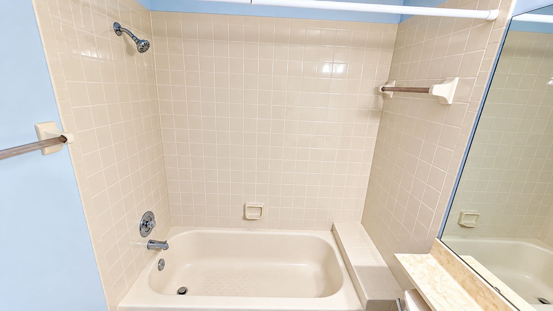 Bradenton House: 3520 57th Ave. Cir. W., Unit 10