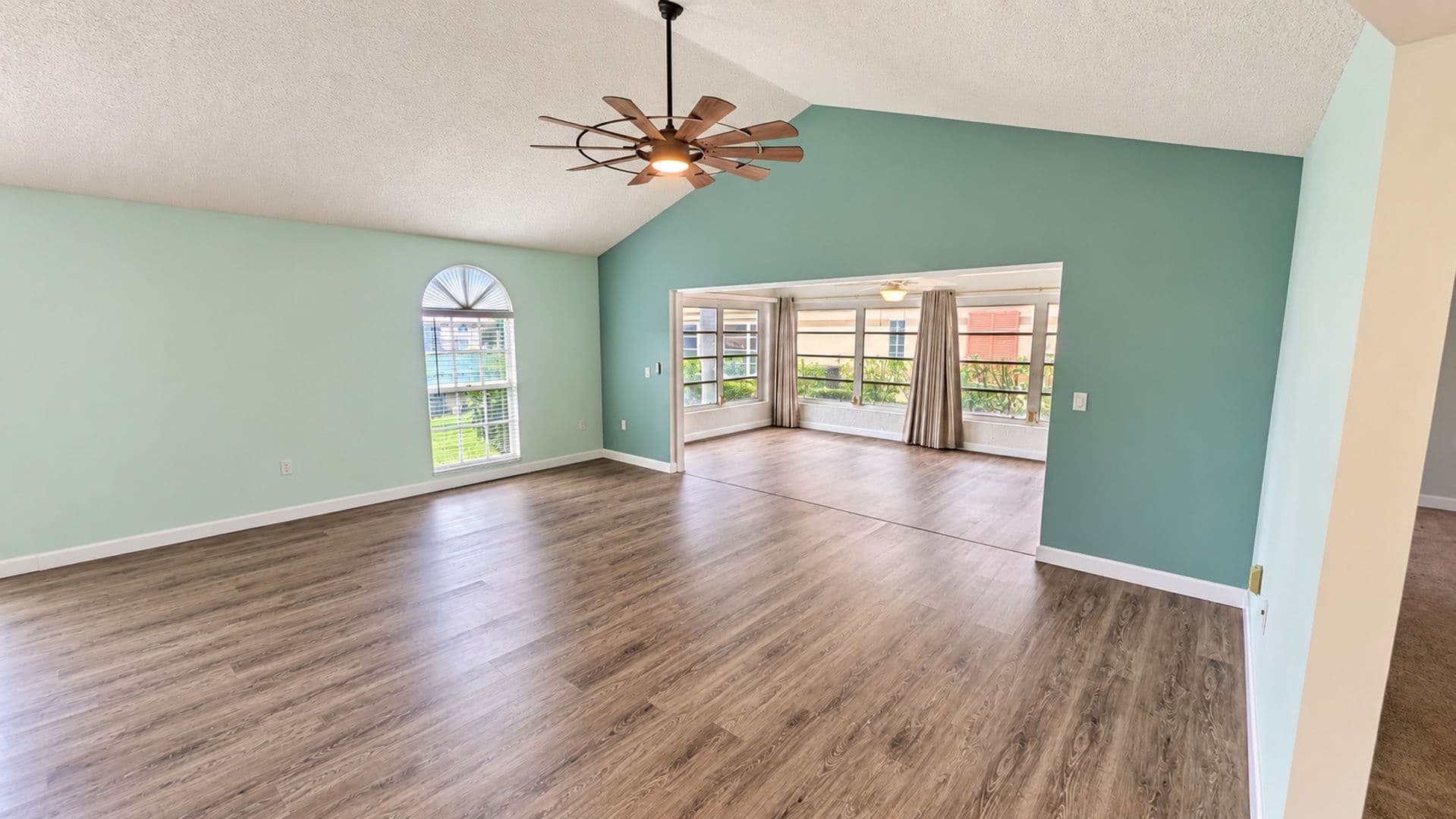 Bradenton House: 3520 57th Ave. Cir. W., Unit 10