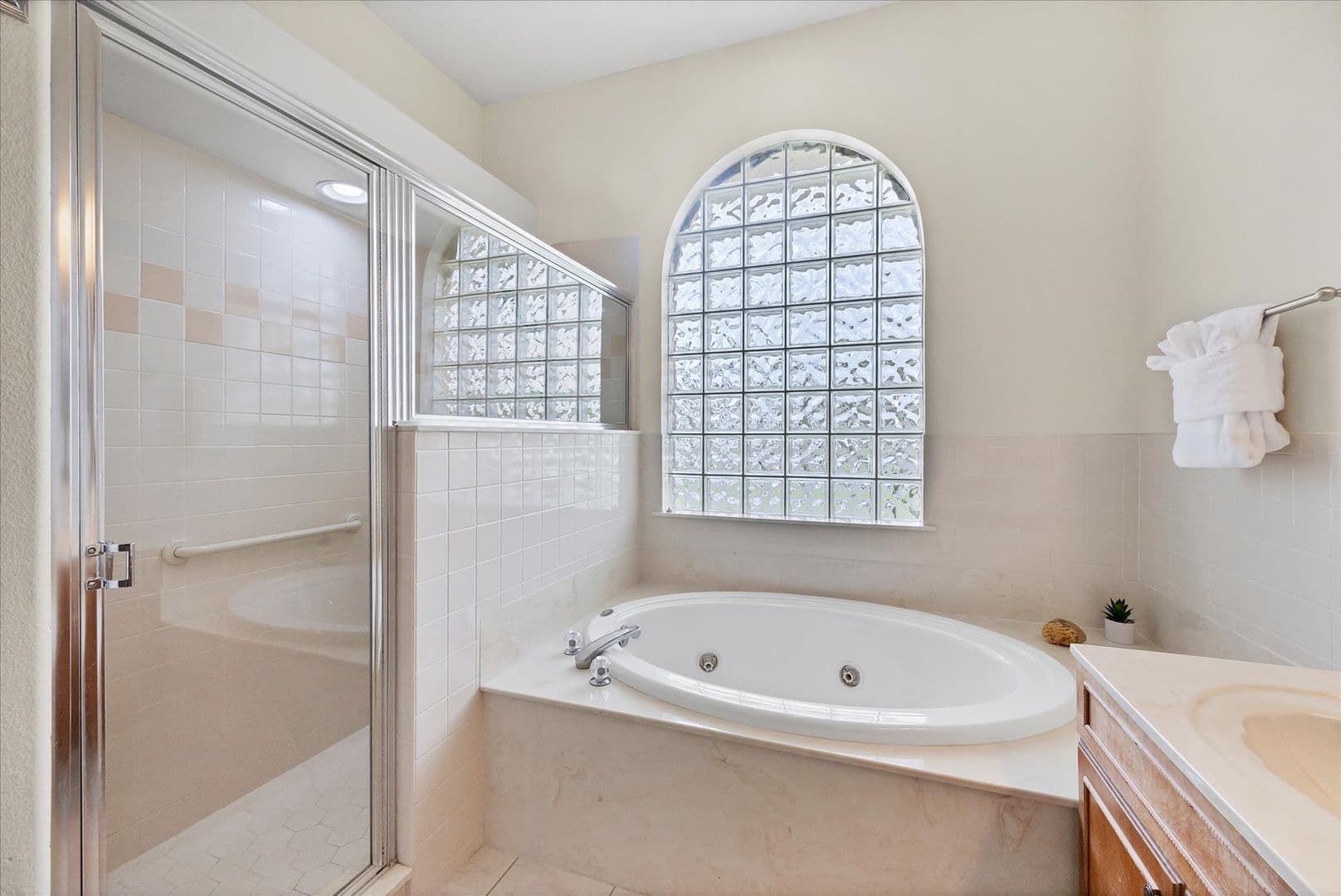 Sarasota House: 6392 Woodbirch Place
