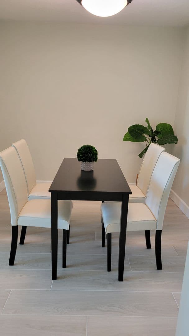 Sarasota House: 750 N Tamiami Trail, Unit 418