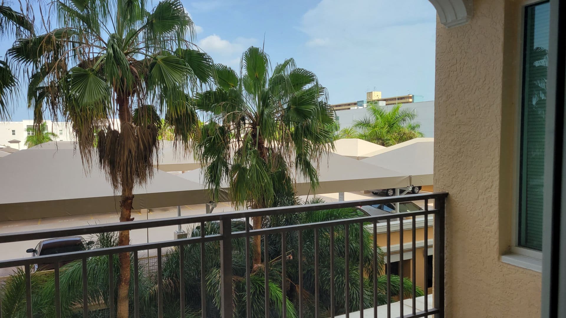 Sarasota House: 750 N Tamiami Trail, Unit 418